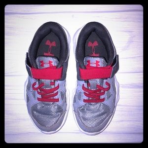 Boys size 11k Under Armour Velcro shoes